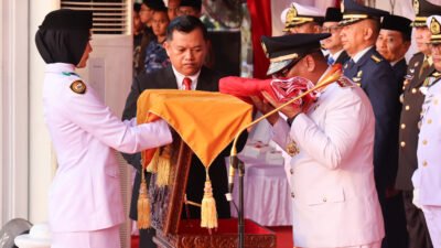 Upacara Penurunan Bendera HUT ke-81 RI Berlangsung Khidmat di Gedung Daerah Kepri
