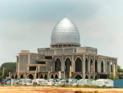 35 Pekerja Asal Tuban Berjibaku Merangkai Kubah Masjid Agung Bandar Seri Bentan Bintan Buyu