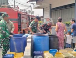 Kodim 0315/Tanjungpinang Salurkan Air Bersih untuk Warga Kampung Bugis Terdampak Kekeringan