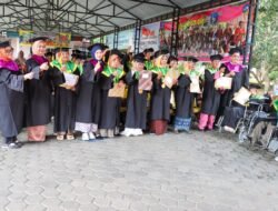 37 Lansia Rumah Bahagia Bintan Diwisuda, Bupati Roby: Belajar Tidak Mengenal Usia
