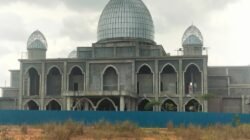 Kubah Masjid Agung Bintan Buyu Perlahan Mulai Kelihatan Bentuknya