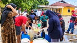 Turun Langsung ke Lapangan, Bupati Roby Tinjau Pendistribusian Air Bersih