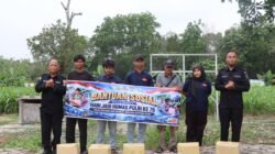Polsek Bintan Timur Serahkan Bansos Kapolres Bintan ke Korban Kebakaran