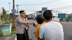 Kapolres Bintan Atur Lalulintas dan Bagikan Masker ke Pengguna Jalan Terdampak Asap