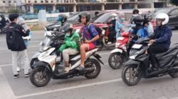 Di Tengah Kabut Asap, RSIA Royal Medika Hadir untuk Warga Batam, Bagikan 250 Boks Masker