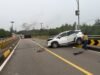Bus Berisi Pegawai Disdik Bintan Dihantam Mitsubishi Expander hingga Terbalik di Jembatan Kangboi, Penumpang Luka Parah