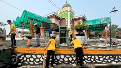 Dukung Program Quick Wins Kapolri, Polsek Bintan Utara Hadirkan Green Policing Melalui Kepedulian Lingkungan Masjid