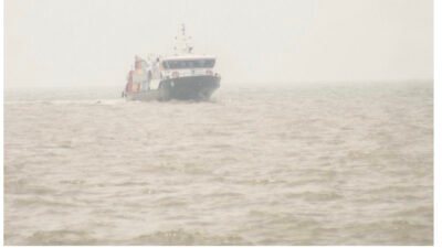 Jarak Pandang 2 Mil, Pelayaran Karimun Terancam Lumpuh – KSOP Tebar Peringatan Keras Soal Kabut Asap Mematikan